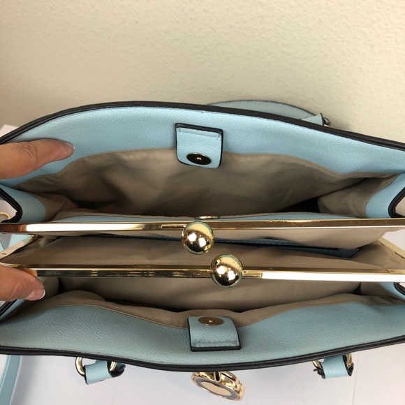 Super cute light blue purse - Picture 8 of 9